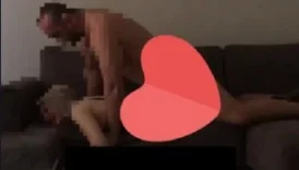 Türbanlıyı Koltukta Üstüne Çıkıp Sikiyor