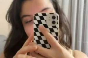Üniversiteli Berfin Azıyor