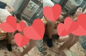 Üniversiteli çıtır kızı öğrenci evinde iki kişi grup sikiyor