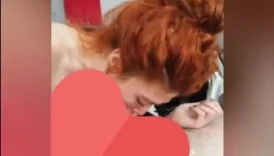 Yeşil ojeli Kızıl saçlı Türk hatunu eve atmış Sakso çektiriyor