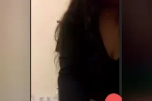 20 Yaşındaki Balıketli Kız Canlı Yayında Sakso Çekip Sikişiyor