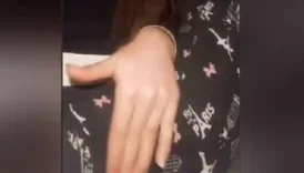 Bakire yağmur kızlığını bozmadan mastürbasyon yapmaya çalışıyor
