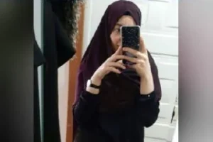 Evli türbanlı çarşaflı