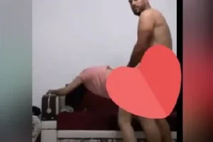 Genç Türk kızı ne yapıyorsun diye inliyor