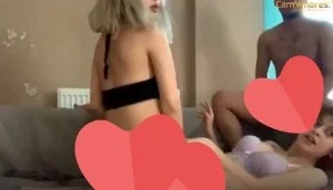 Gençler grup yapıyor canlı canlı yayında bu video sanki sitede verildi uzun versiyonu ama ismini hatırlamıyorum