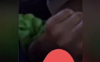 İlk kez sakso çeken kız, sikin çok büyük diye söyleniyor