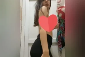 İzmitli Hatun Ne Bulduysa Götüne Sokuyor