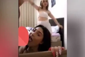 kankalar yayında biri dans ediyor biri saksoya yatmış saksonun ortasında hatunun ağzına patladı