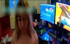 Kankamın annesi Ayren Ablayı playstation oyunu öğretirken s*kiyor