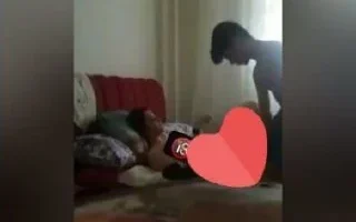 Kuzenlerin şakası yatakta bitiyor