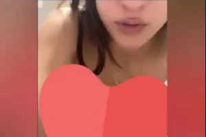 Lezbiyen kizlar show yapıyor ikisi de taş gibi