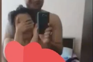 Olgun adama siktiren genç utanıyor