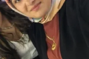 Türbanlı Karısını Paylaşan