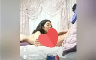 Yani altında hre ne kadar çok güzel olmasa da vücudu fena olamayan ve çıtır bir hatun var